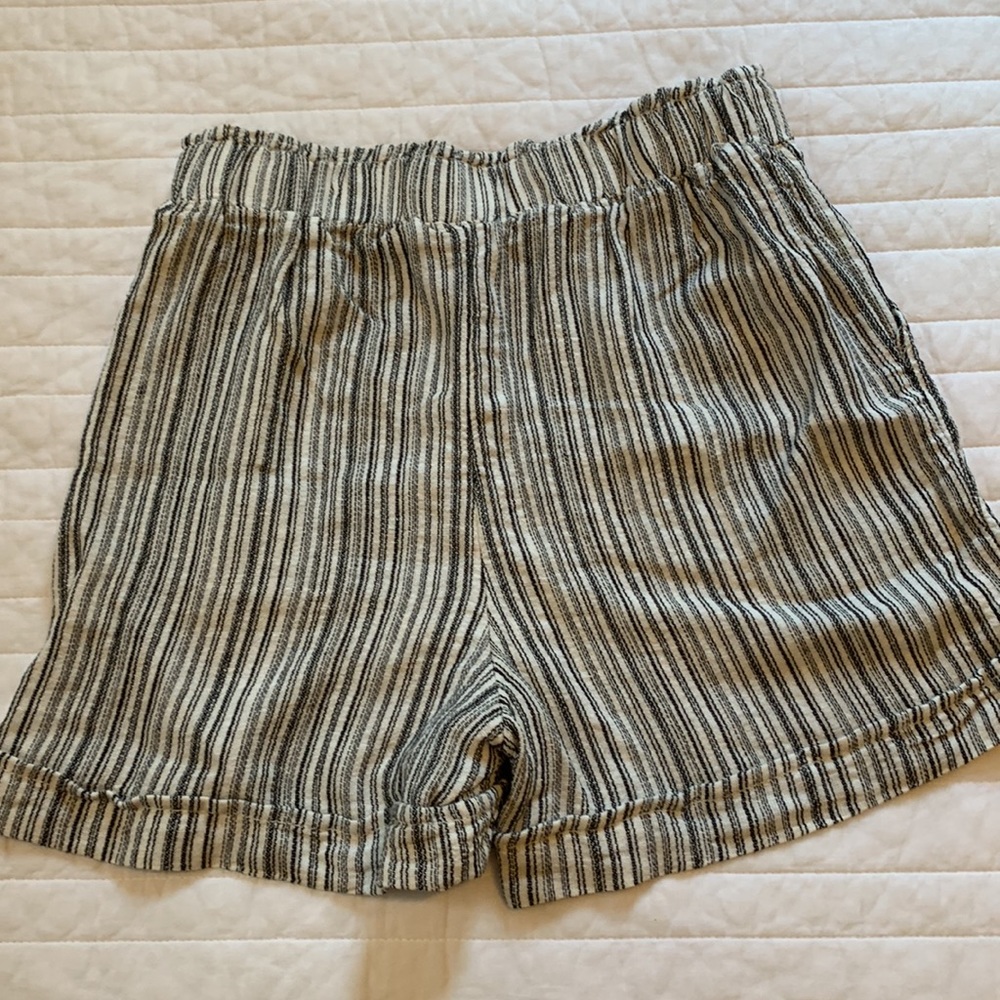 Shorts - Picture 3 of 5